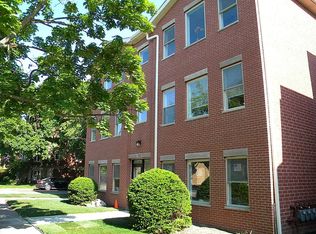 2203 W Farwell Ave #1W, Chicago, IL 60645