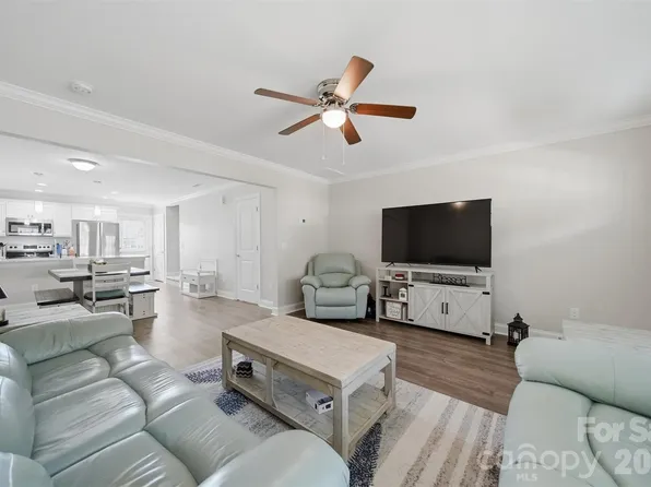 3953 Newhall Dr NW, Hickory, NC 28601