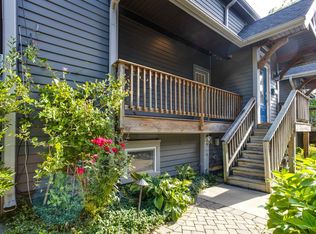 333 N 1st St, Libertyville, IL 60048