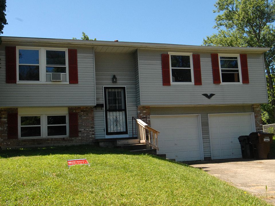 1st image of 121 Walden Farm Cir
