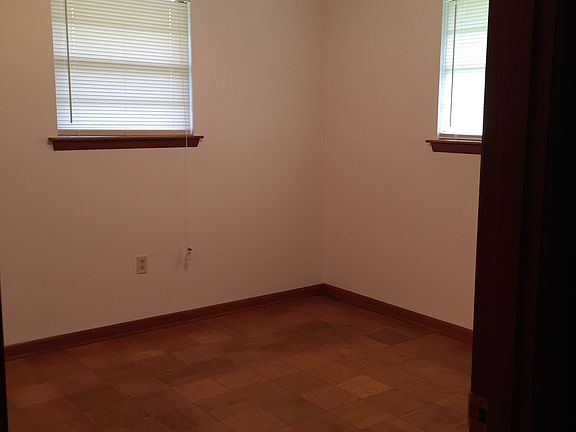 2nd image of 722 Oak Ave