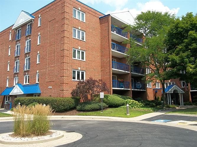 1st image of 6755 N Milwaukee Ave APT 206