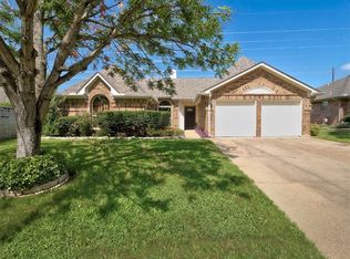 5216 Heatherdale Dr, Grapevine, TX 76051