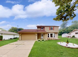 435 E Golden Ln, Oak Creek, WI 53154