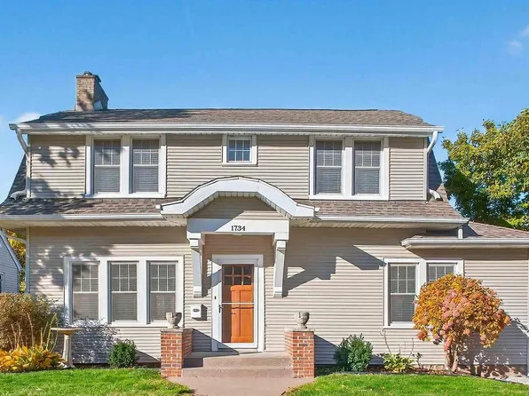 1734 Ridgewood Ave, Davenport, IA 52803