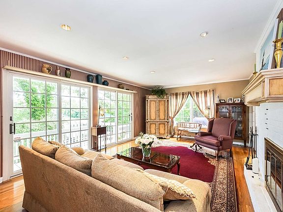 4th image of 1475 Meday Ave