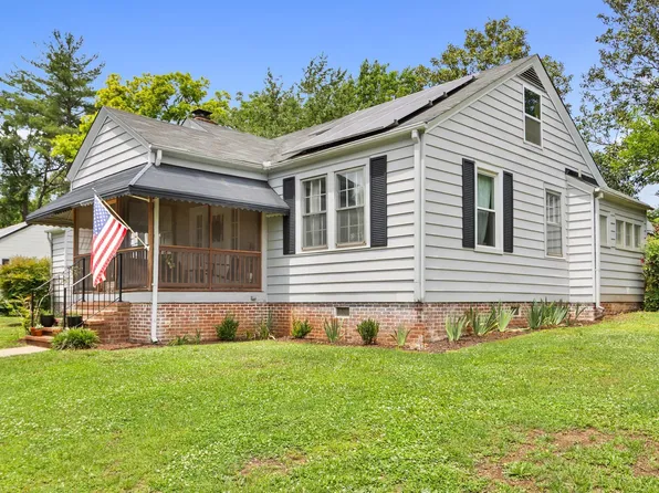 102 North St, Taylors, SC 29687