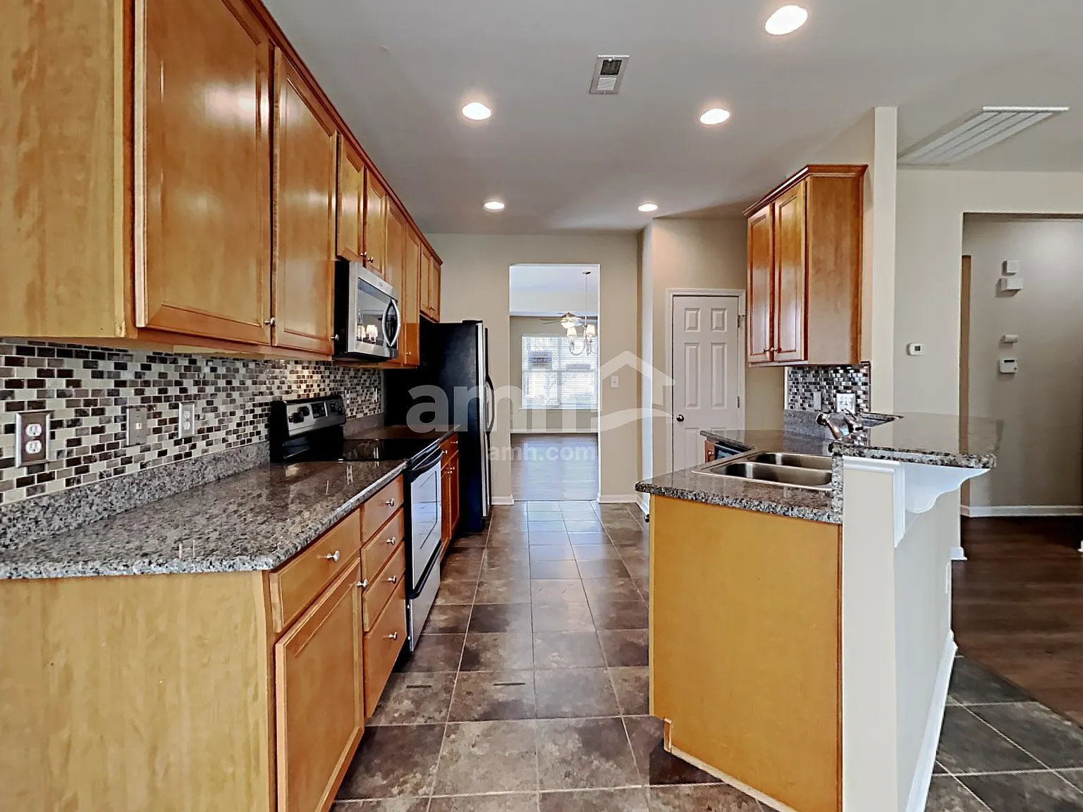 3 bed, 2.5 bath, 2544 sqft, $2,490 — Photo 4