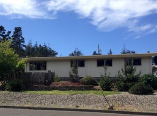 1878 Oak St, North Bend, OR 97459