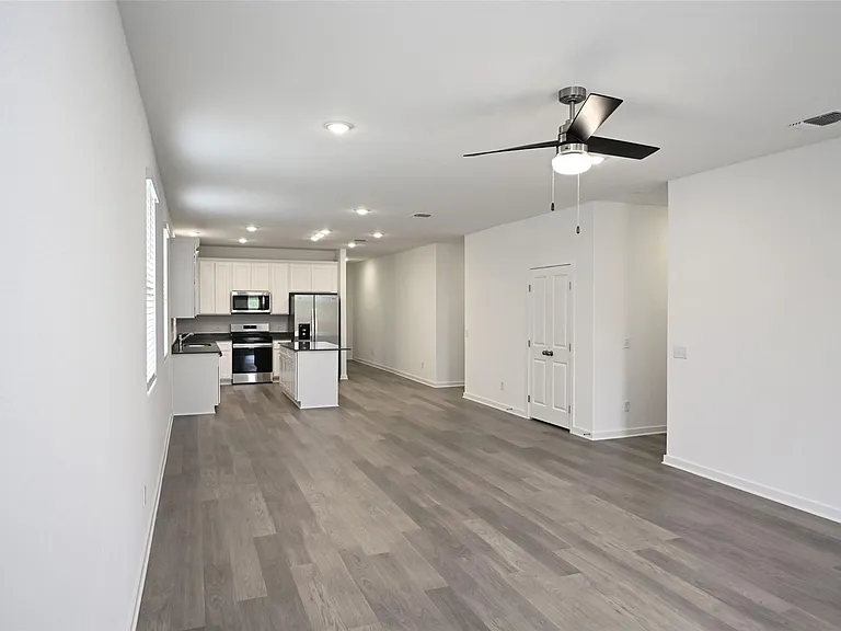 261 Elk Ave — Photo 11