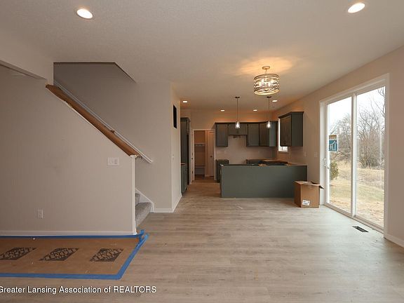 3rd image of 5653 Skylar Dr