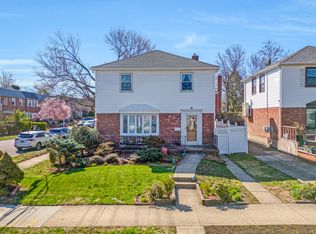 209-20 53rd Ave #1, Oakland Gardens, NY 11364