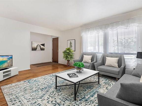 4th image of 2580 Yorkshire Dr