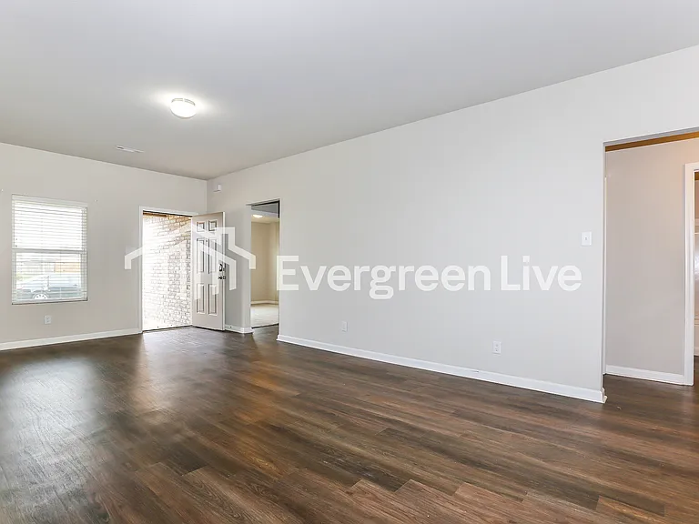 124 Sunland Dr — Photo 3
