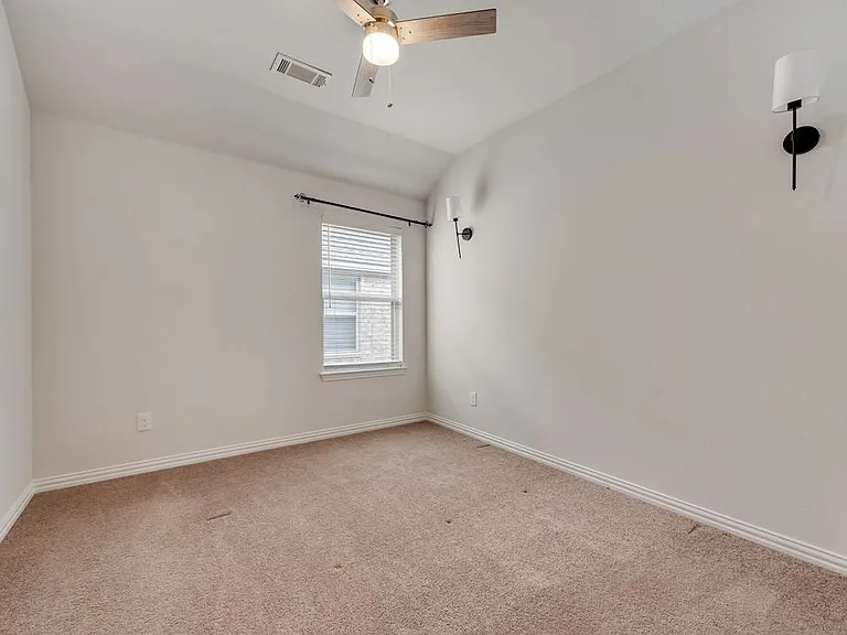 1560 Seminole Dr — Photo 21