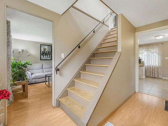 3rd image of 267 Ridgewood Ter
