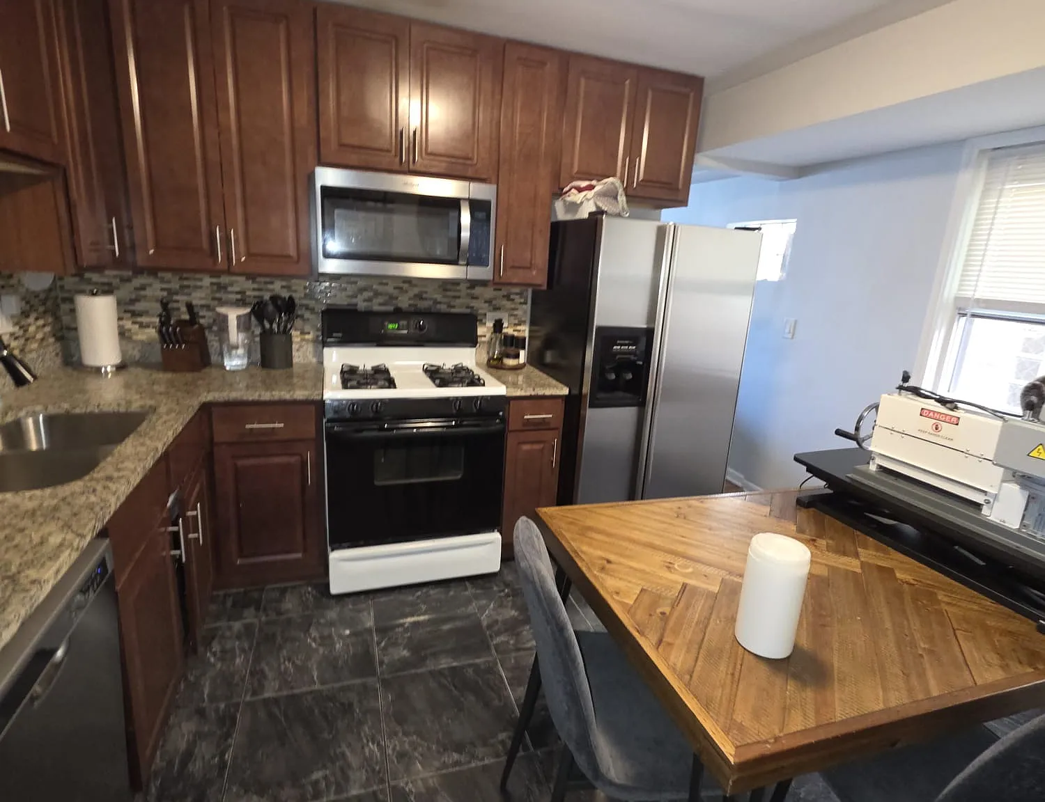 2415 N Central Ave — Photo 2