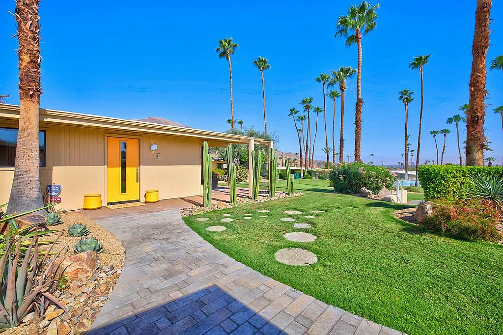 2 bed, 2.0 bath, 1104 sqft, $4,500 — Photo 1