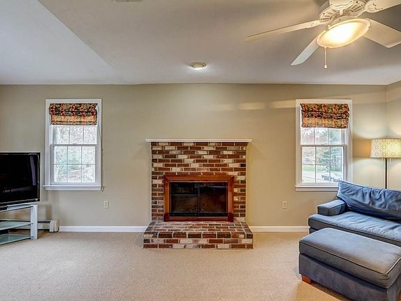 3rd image of 5 Villa Dr