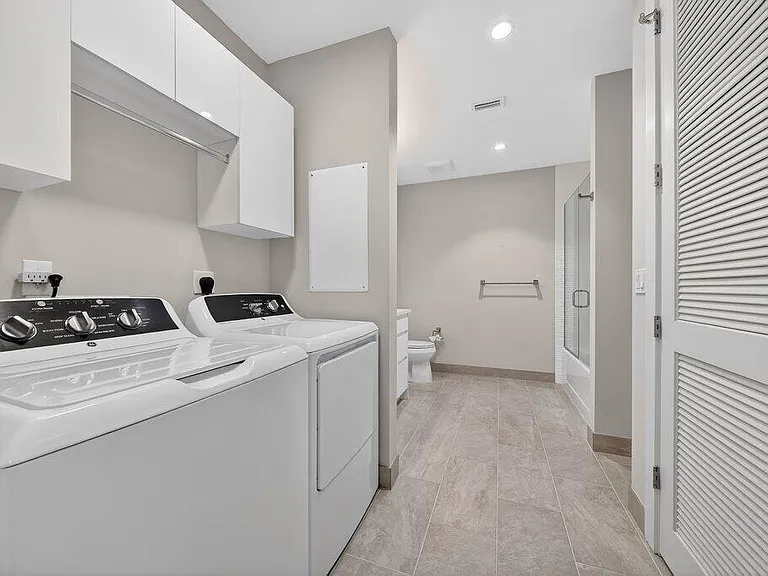 41 SW Seminole St #209 — Photo 8