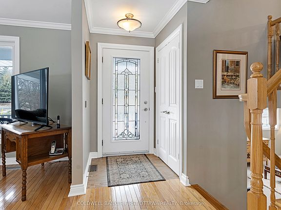 5th image of 2421 Rideau Ferry Rd