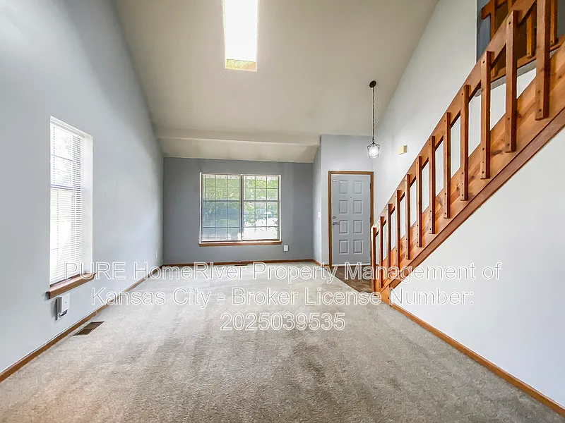 3 bed, 2.0 bath, 1375 sqft, $1,425 — Photo 3