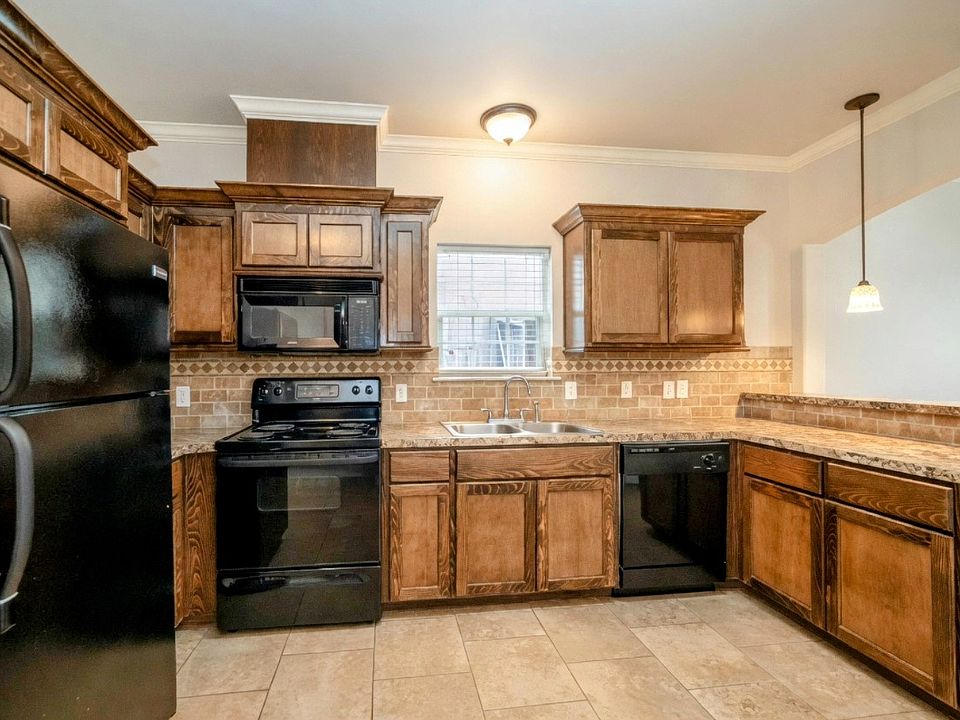 1st image of 1612 Stanley Dr #25