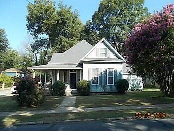1st image of 907 E College Ave