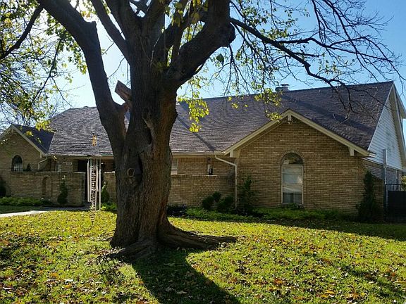 3rd image of 2022 Santa Anna Dr