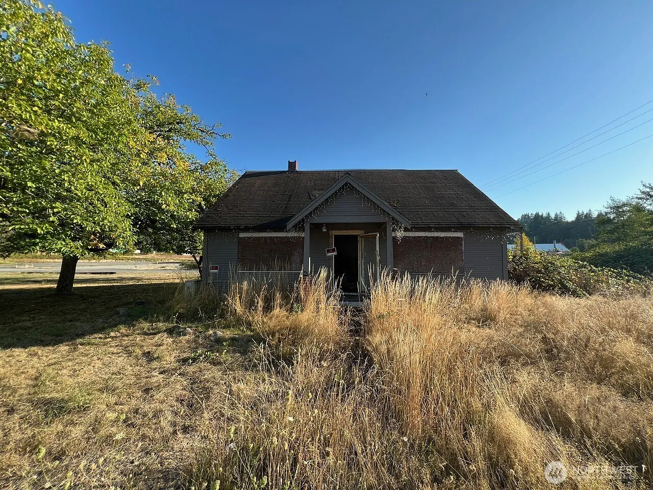 109 NW Laurel Street photo 1