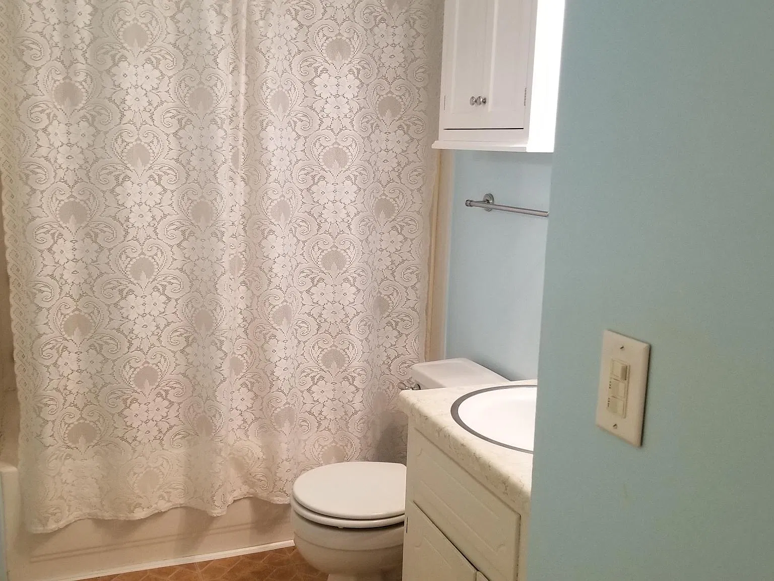 3 bed, 900 sqft, $1,100 — Photo 4