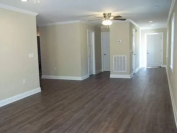 235 Fairfield Ln — Photo 2