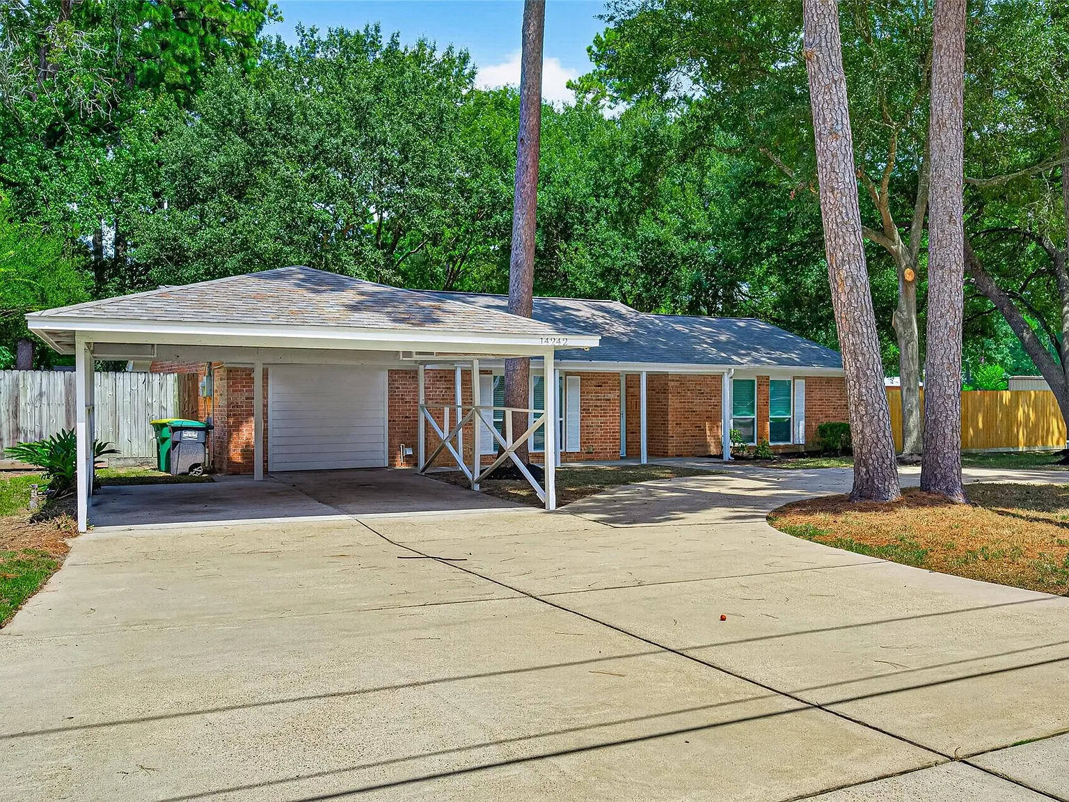 3 bed, 2.0 bath, 1623 sqft, $2,000 — Photo 2
