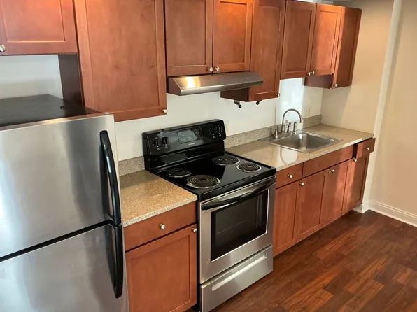 928 Sumner St, Woodstock, IL 60098