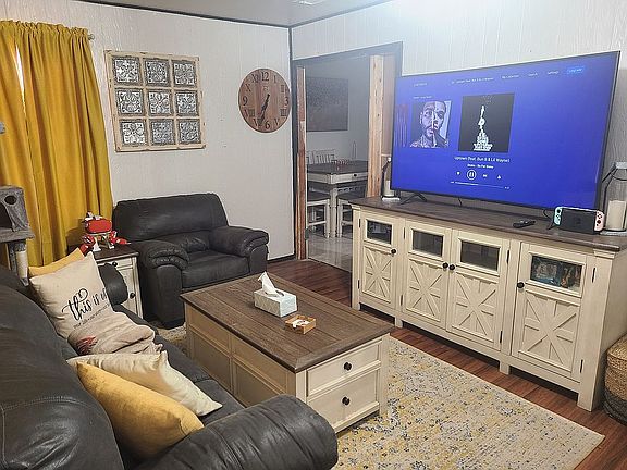 4th image of 1115 Annis Ave
