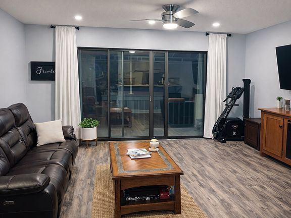 3rd image of 104 Southlake Ct