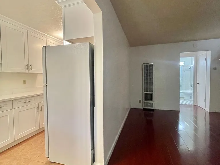 632 E Olive Ave — Photo 2