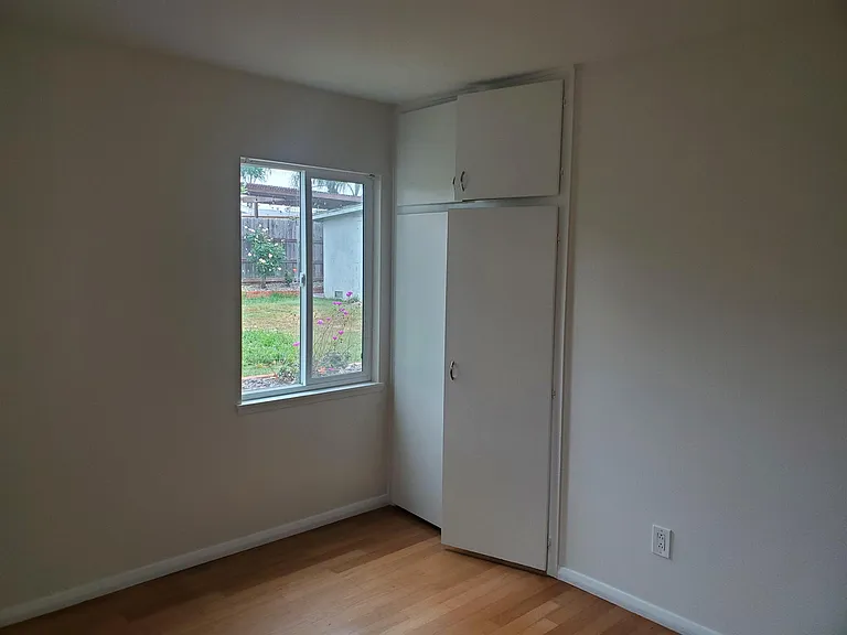 3040 Haidas Ave — Photo 5