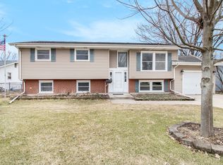 518 Thunderbird Trl, Carol Stream, IL 60188