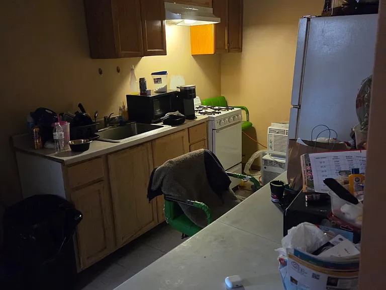 523 Concord Ave #1R — Photo 5