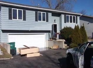 328 Maple Ln, Round Lake, IL 60073