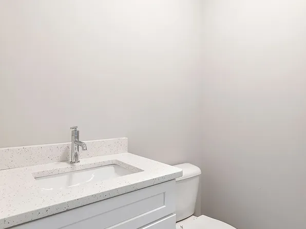 2901 Summers Pl, Troy, MI 48084