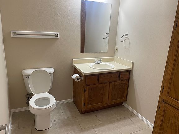 5th image of 810 S 38th St