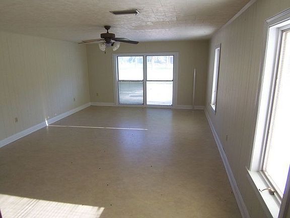 4th image of 13595 Redbud St