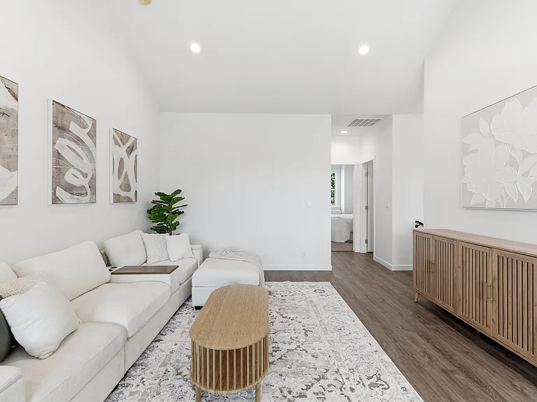 510 Diamond Ln — Photo 17