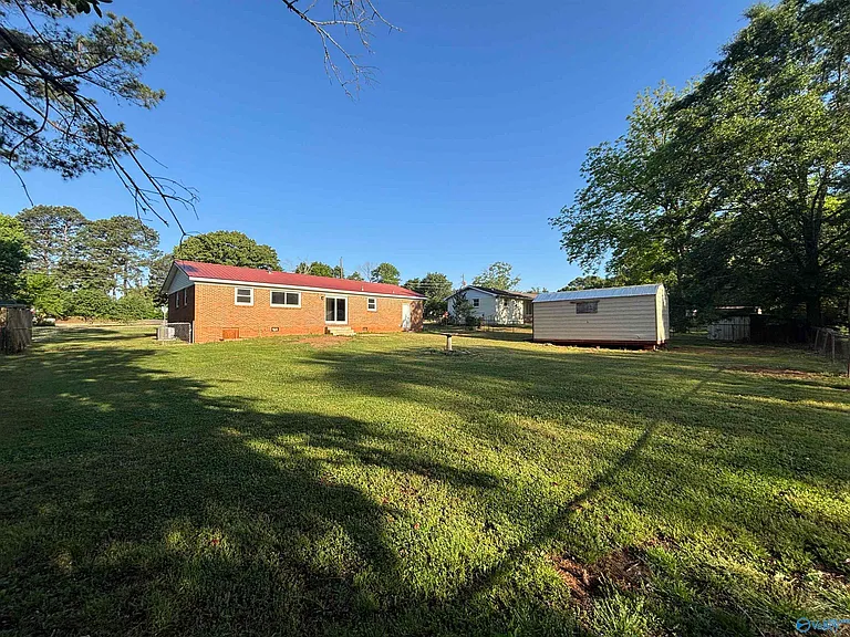 510 Clift Dr — Photo 24