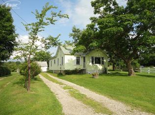 1223 S Oak Rd, Davison, MI 48423