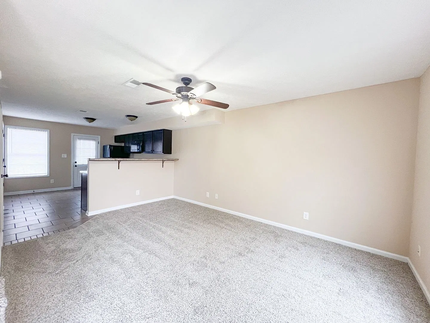 2 Bedroom 1.5 Bathroom Townhome — Photo 3