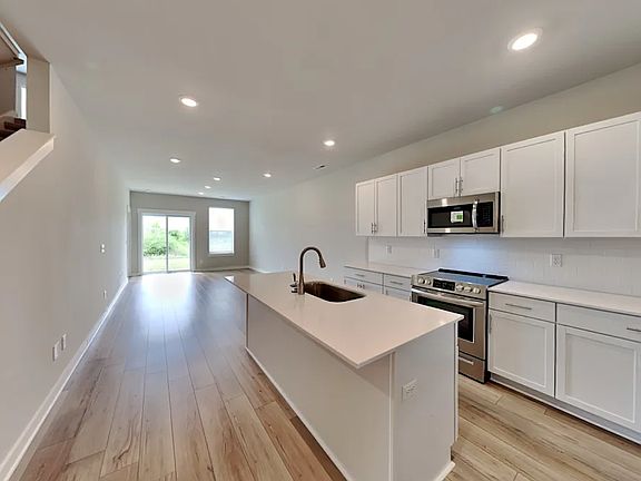 5th image of 785 Mickelson Way