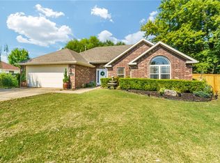 2199 Meadowbrook Dr, Elkins, AR 72727